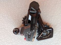 Prodám 13rychlostní gravel sadu SRAM Rival XPLR AXS E1 (Přehazovačka + Kazeta)