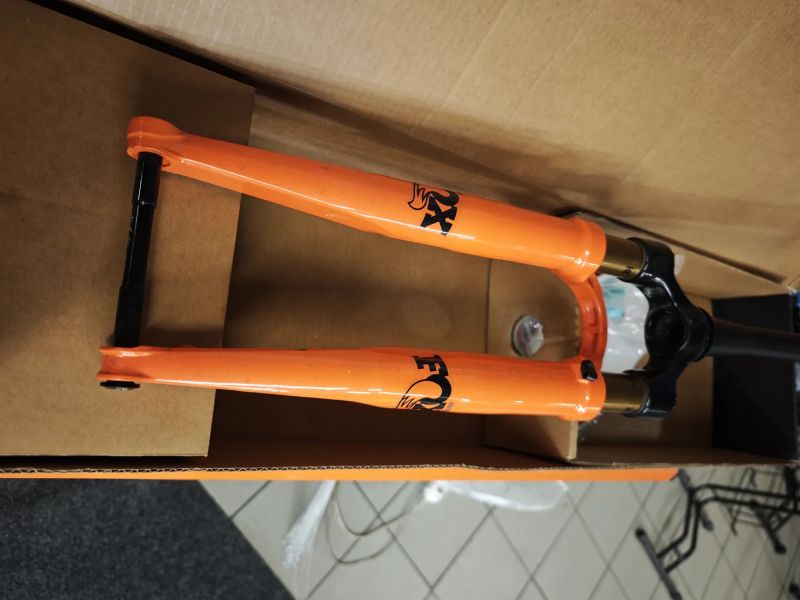 FOX 2022 F32-700C TC40 FIT4 45mm 12x100 ORANŽOVÁ