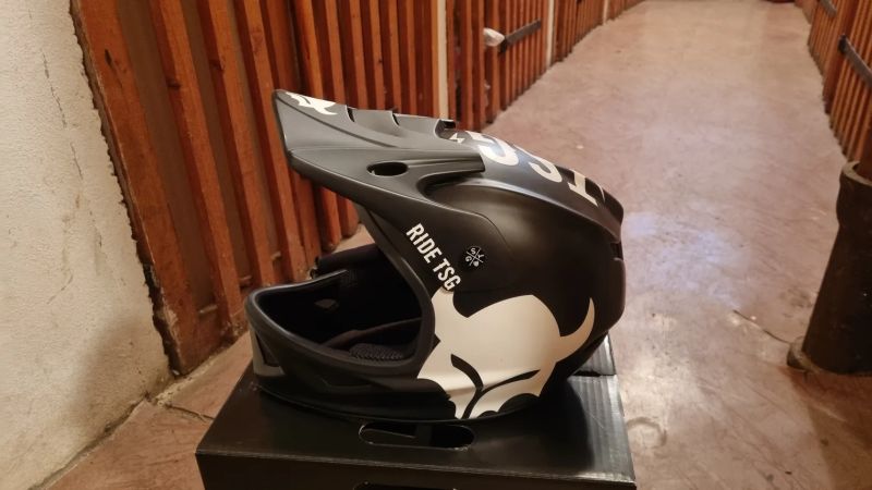 TSG SQUAD Graphic Desing Chopper Black