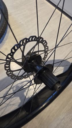 Zapletená hliníková kola Giant PX-2