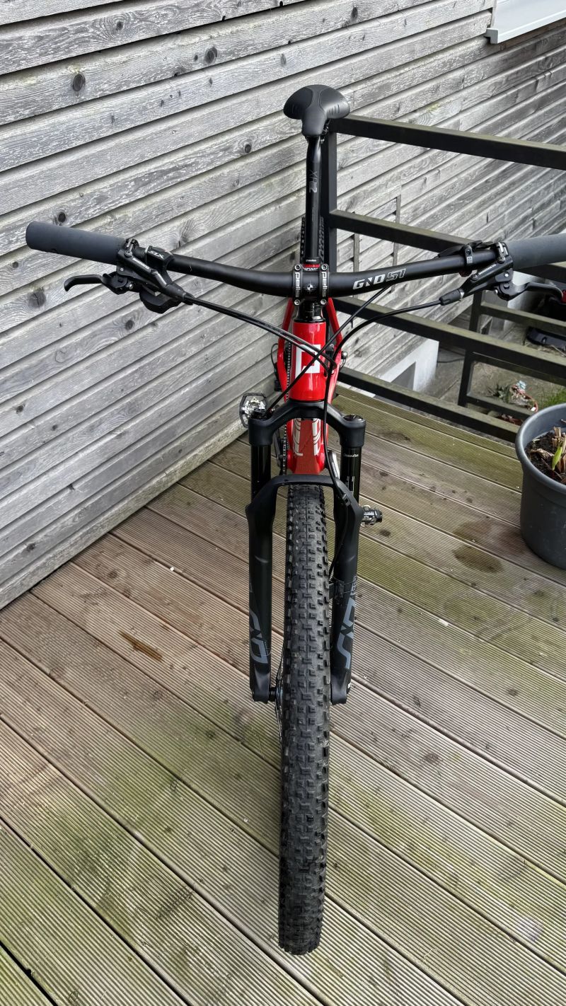 Pells Duke race red