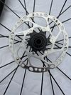 Merida Silex 700 + Mavic Aksium Elite Evo UST Disc CL 28" silniční