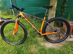 Trek Procaliber 9.8, Fox Factory 34, kliky xx1 s wattmetrem