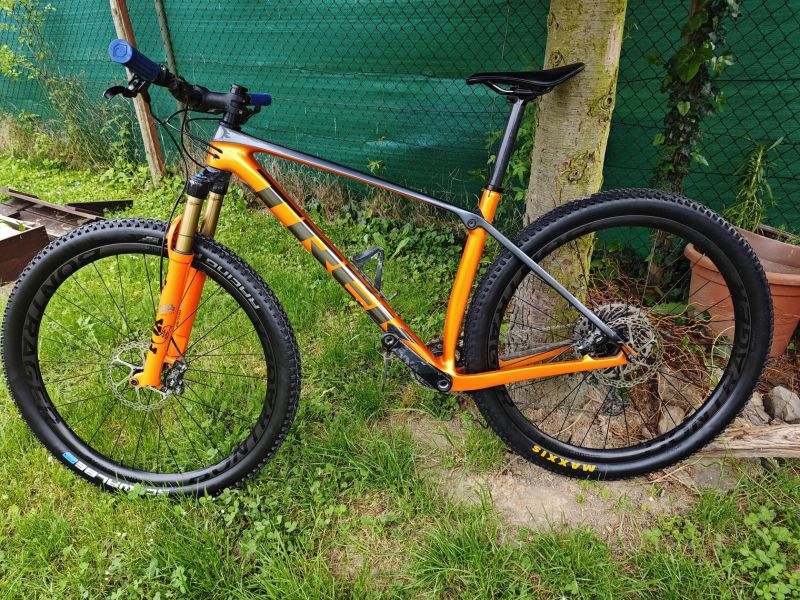 Trek Procaliber 9.8, Fox Factory 34, kliky xx1 s wattmetrem