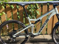 Focus Jam 6.8 Rock Shox Revelation 150mm, Sram NX, Rock shox Deluxe