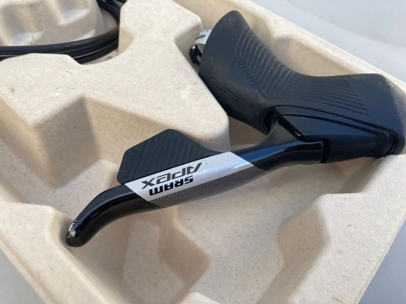 Páky Sram Apex AXS + třmeny