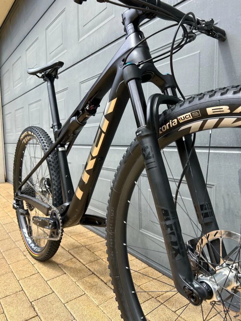 TREK Supercaliber 9.8, vel. M, karbonová kola DAMIL 1350g