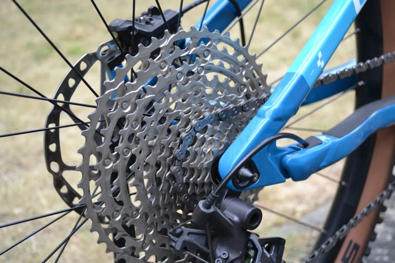 Cube Stereo 140 HPC Race Carbon (L) Stav nového