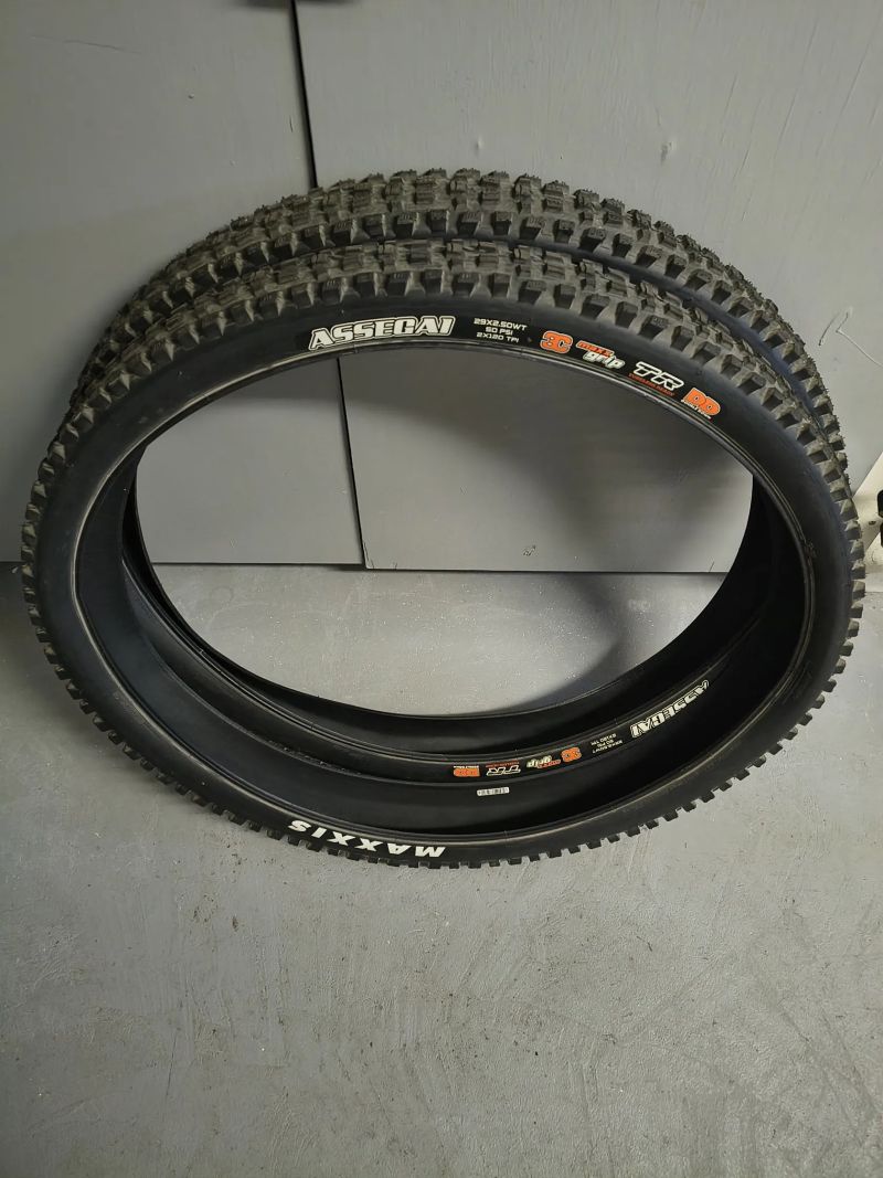 Maxxis Assegai 29x2.50" WT EXO DUAL plášť, TR, kevlar