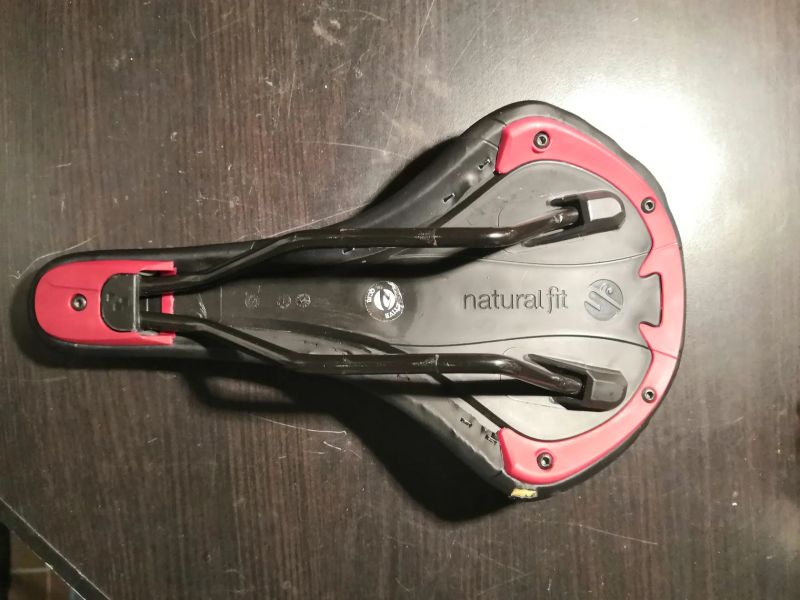 Prodám 2x sedlo na MTB