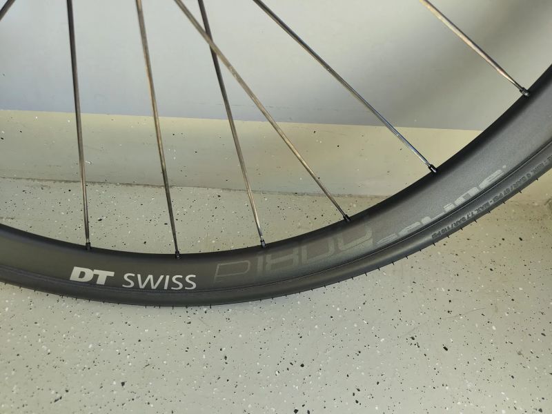 DT Swiss P1800 Spline + Pláště Hutchinson 28