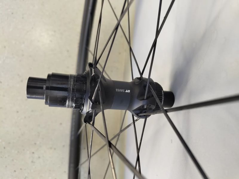 DT Swiss P1800 Spline + Pláště Hutchinson 28