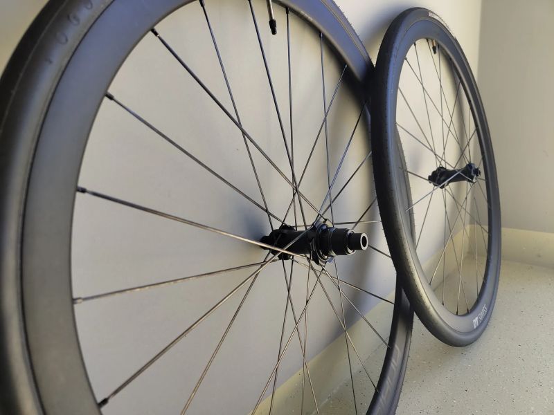 DT Swiss P1800 Spline + Pláště Hutchinson 28