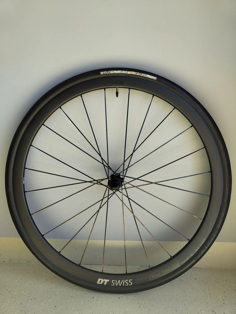 DT Swiss P1800 Spline + Pláště Hutchinson 28