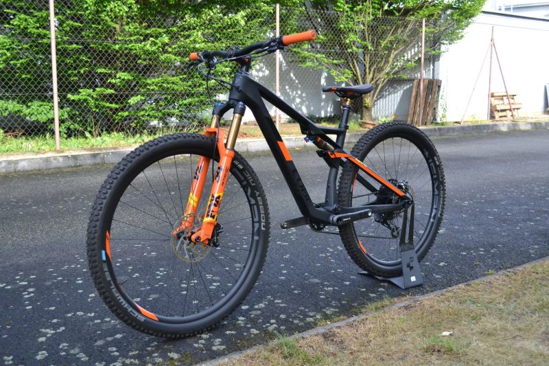 Cube AMS 100 C:68 TM (M) grey´n´orange Stav nového kola