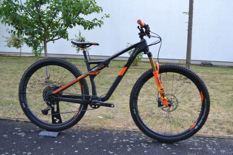 Cube AMS 100 C:68 TM (M) grey´n´orange Stav nového kola