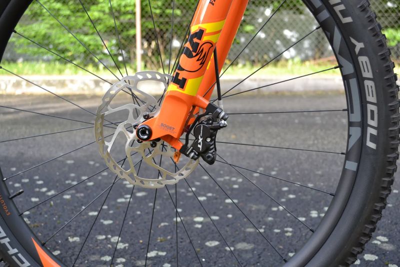 Cube AMS 100 C:68 TM (M) grey´n´orange Stav nového kola
