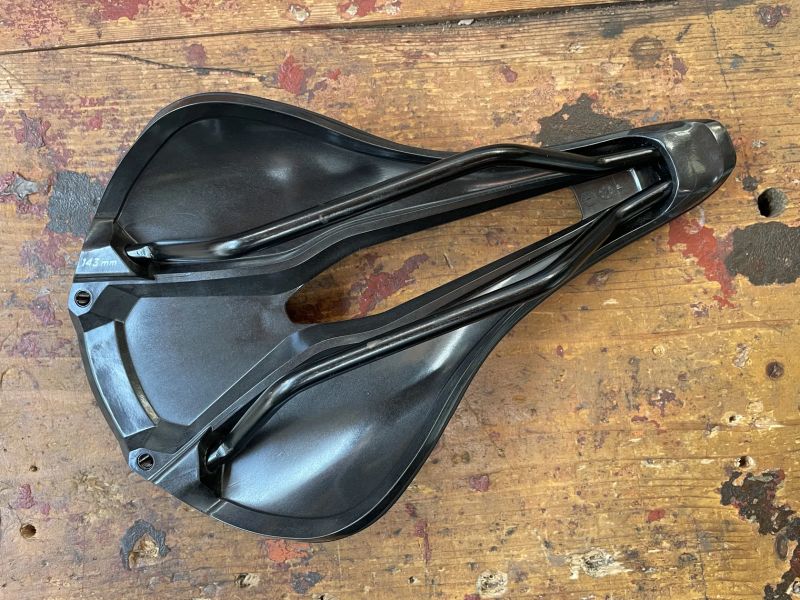 Sedlo Specialized Power Comp black 143mm