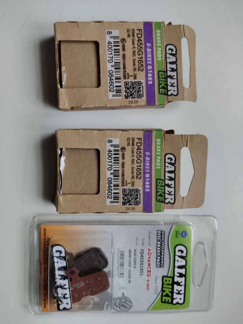 Brzdy Sram code, kotouče Shimano, destičky Galfer, WTB pneu