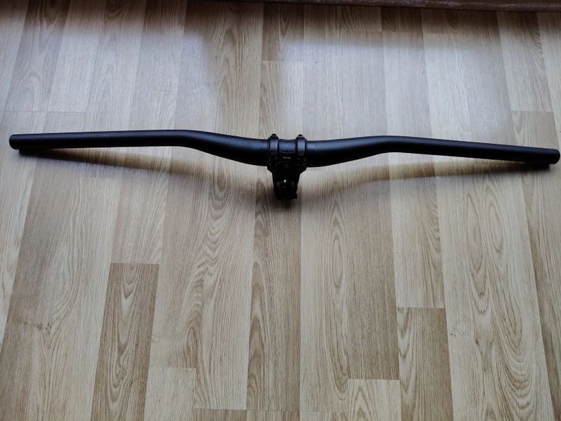 Brzdy Sram code, kotouče Shimano, destičky Galfer, WTB pneu