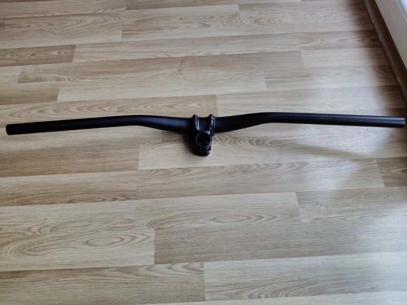 Brzdy Sram code, kotouče Shimano, destičky Galfer, WTB pneu