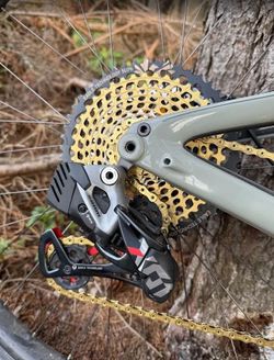 Kliky Sram X0 karbon, Přehazovačka X0 Eagle AXS, kazeta XX1, řetěz XX1, ovládací páčka SramAXSRocker