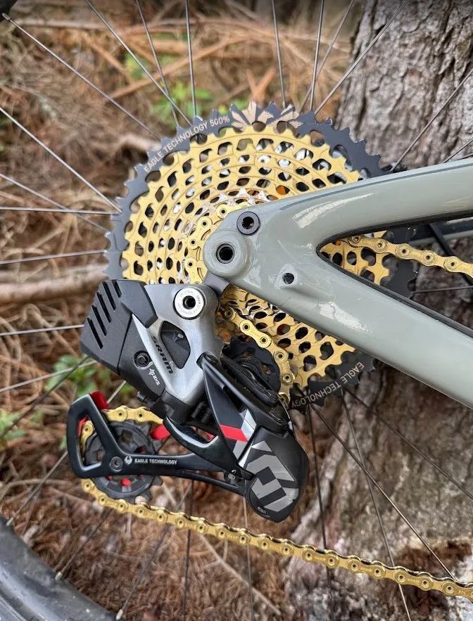 Kliky Sram X0 karbon, Přehazovačka X0 Eagle AXS, kazeta XX1, řetěz XX1, ovládací páčka SramAXSRocker