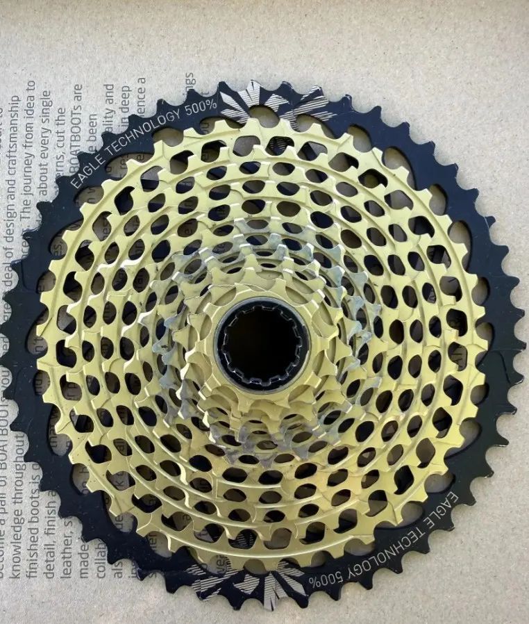 Kliky Sram X0 karbon, Přehazovačka X0 Eagle AXS, kazeta XX1, řetěz XX1, ovládací páčka SramAXSRocker