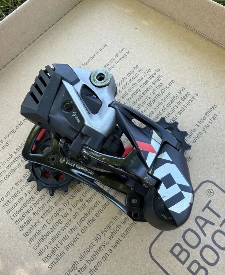 Kliky Sram X0 karbon, Přehazovačka X0 Eagle AXS, kazeta XX1, řetěz XX1, ovládací páčka SramAXSRocker