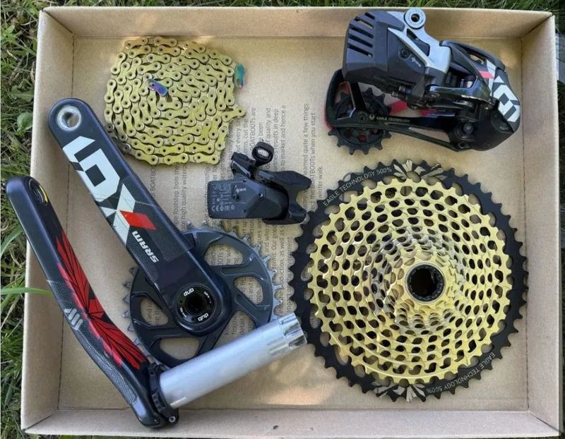 Kliky Sram X0 karbon, Přehazovačka X0 Eagle AXS, kazeta XX1, řetěz XX1, ovládací páčka SramAXSRocker