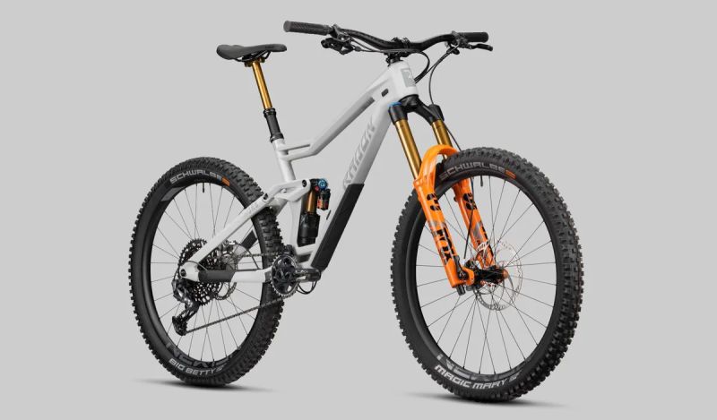 Zánovní karbonový enduro speciál Radon HD 10