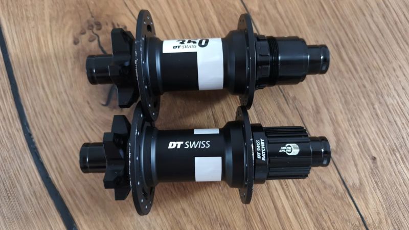 DT Swiss 350 148x12 boost 28 děr - 6 děr kotouč