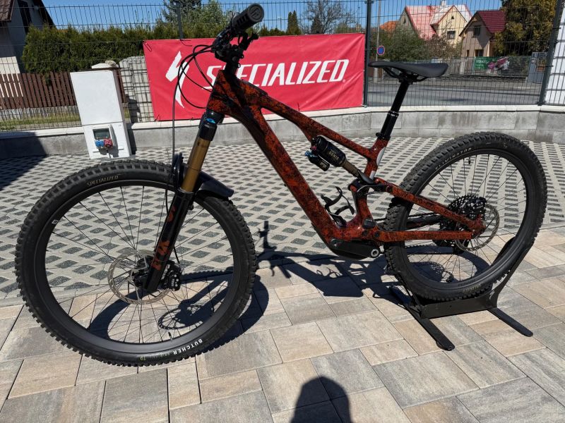 Specialized Levo SL2 Pro zánovní. najeto 280Km velikost S3 