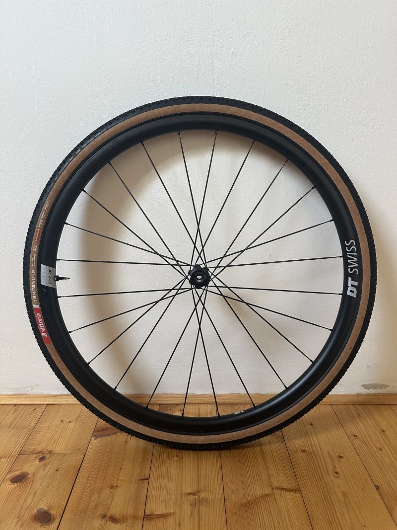 DT Swiss G1800 25 Gravel zapletená kola 