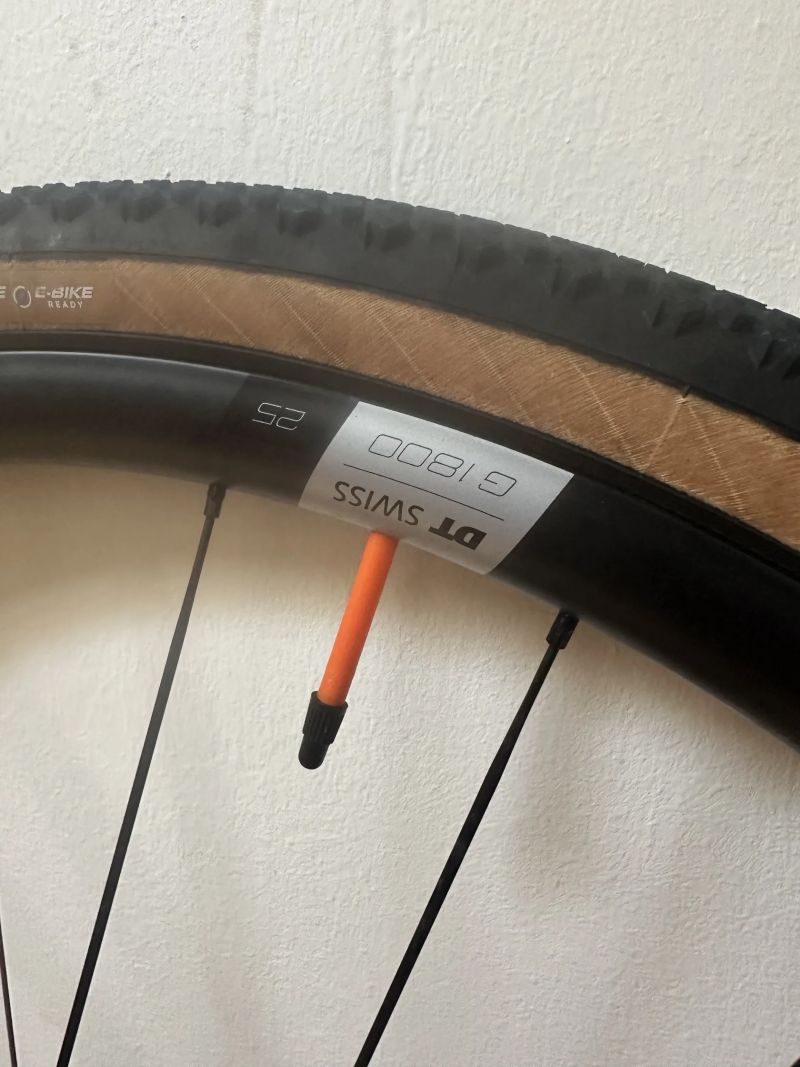 DT Swiss G1800 25 Gravel zapletená kola 