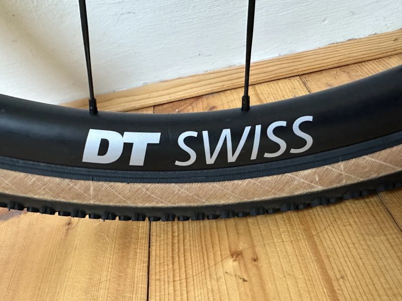 DT Swiss G1800 25 Gravel zapletená kola 