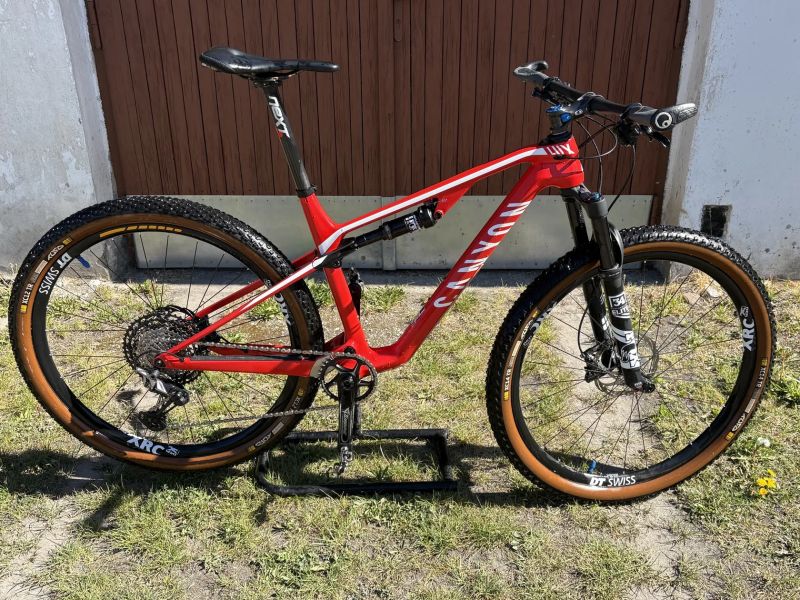 Canyon Lux CF SL 8.0 Race Team vel. M