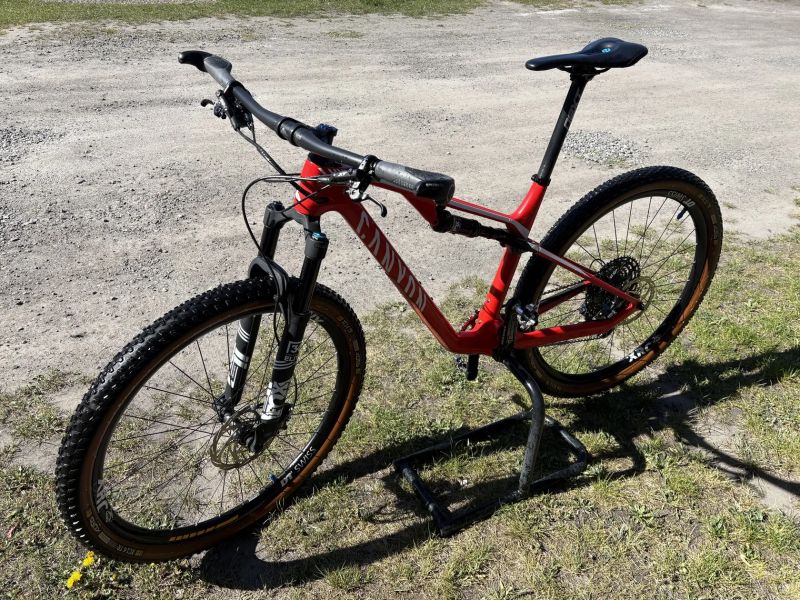 Canyon Lux CF SL 8.0 Race Team vel. M