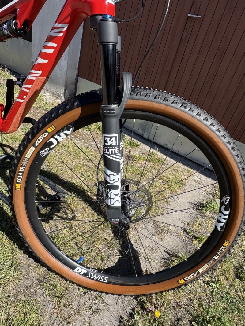 Canyon Lux CF SL 8.0 Race Team vel. M
