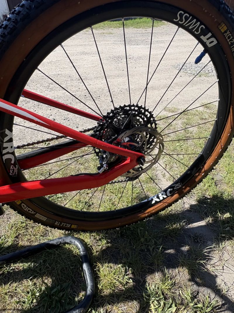 Canyon Lux CF SL 8.0 Race Team vel. M