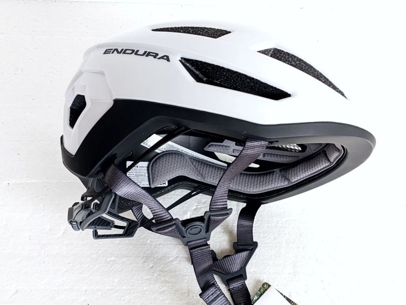 Endura Xtract MIPS white. Velikost M/L 55-59cm