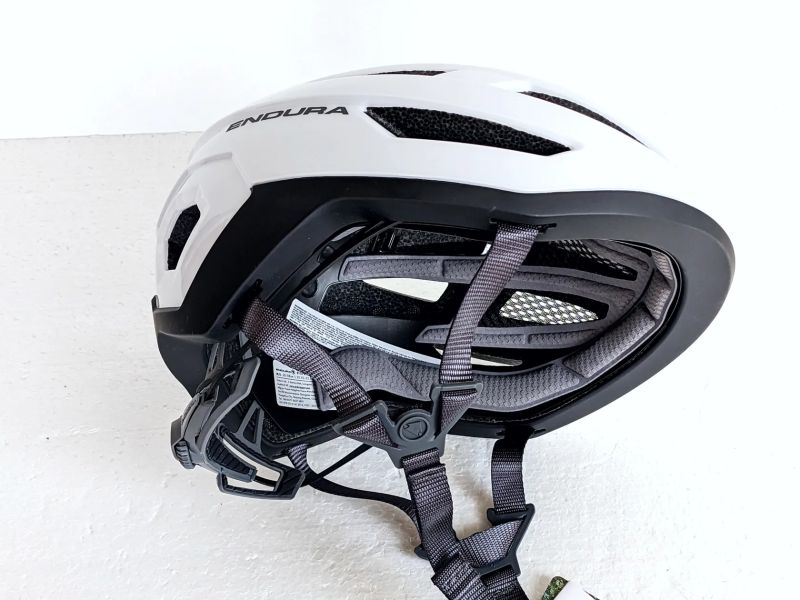 Endura Xtract MIPS white. Velikost M/L 55-59cm