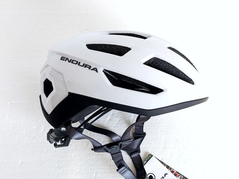 Endura Xtract MIPS white. Velikost M/L 55-59cm
