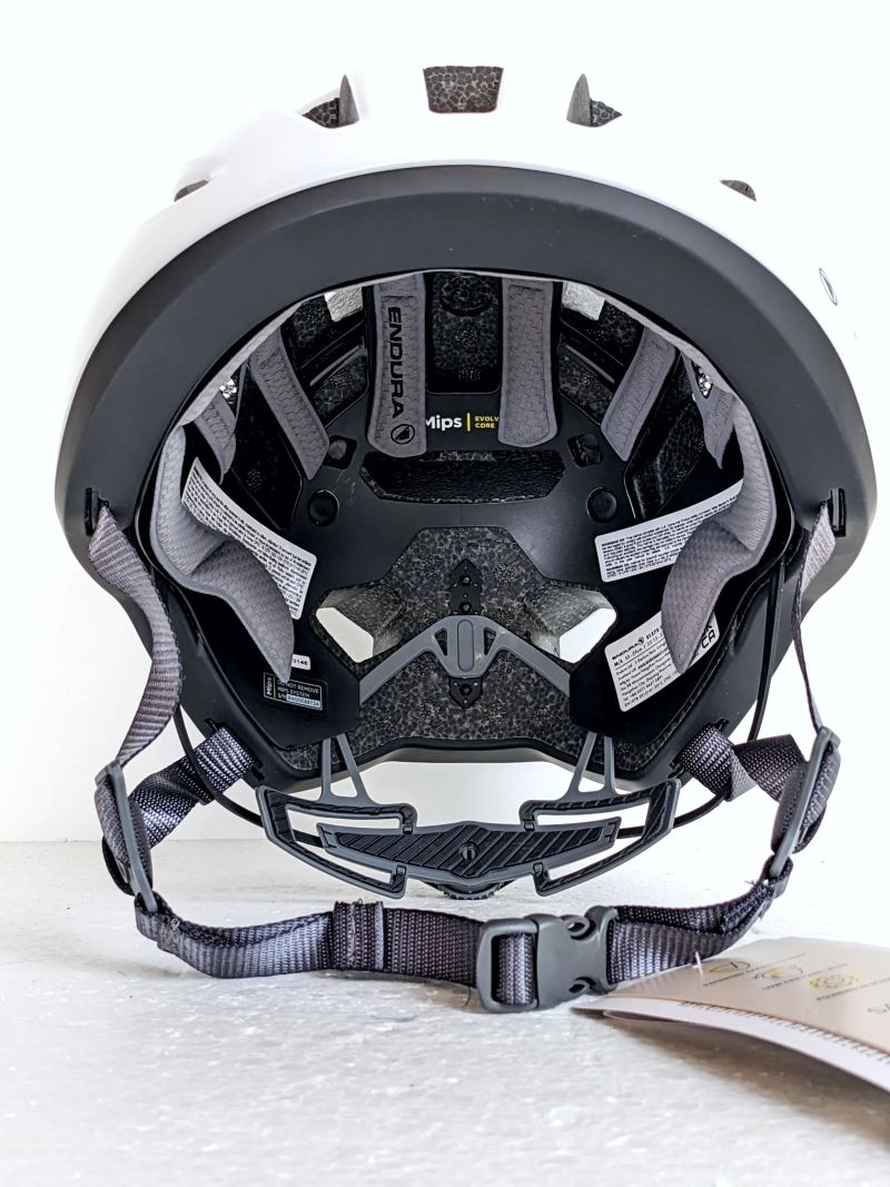 Endura Xtract MIPS white. Velikost M/L 55-59cm