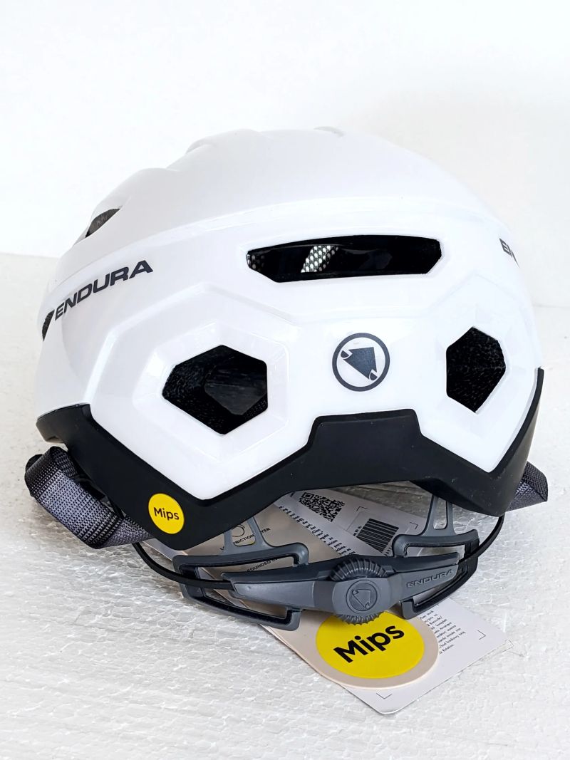 Endura Xtract MIPS white. Velikost M/L 55-59cm