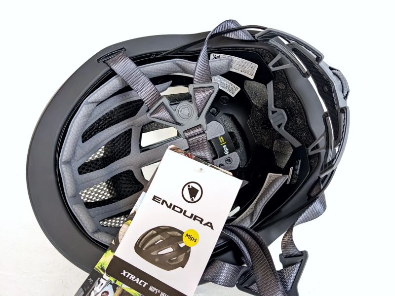 Endura Xtract MIPS white. Velikost M/L 55-59cm