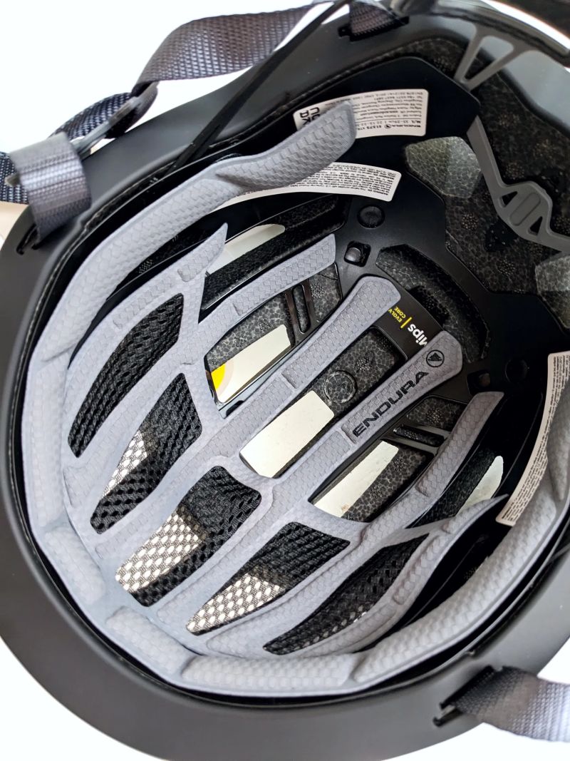 Endura Xtract MIPS white. Velikost M/L 55-59cm