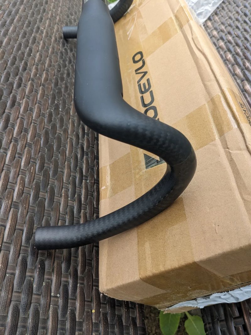 Nová ultralight silniční řídítka