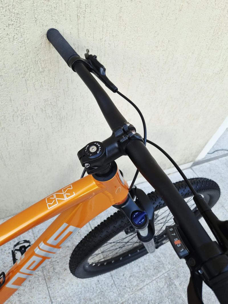 #69 Zánovní Pells Razzer junior 27,5“ pro 150-165 cm