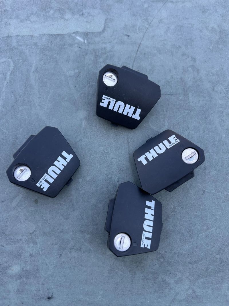 Příčníky Thule WingBar Evo 118 + 4× nosič Thule FreeRide 532